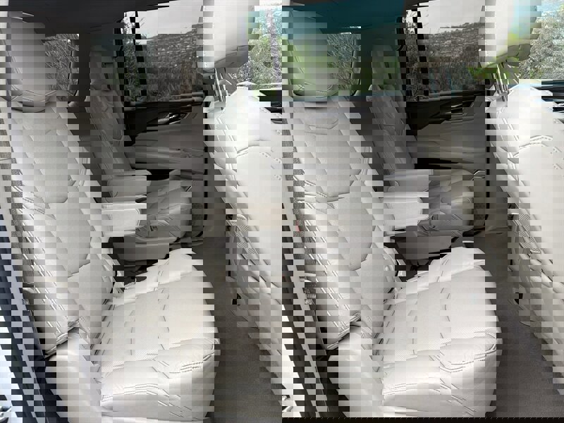 Used 2019 Cadillac Escalade ESV Luxury image 16