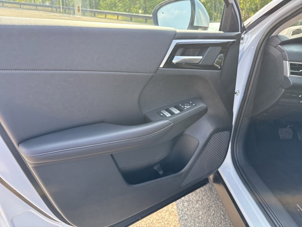 New 2025 Mitsubishi Outlander SE image 27