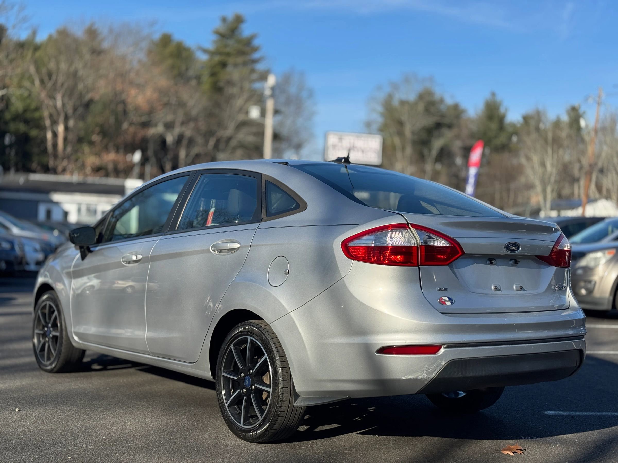Used 2017 Ford Fiesta SE image 7