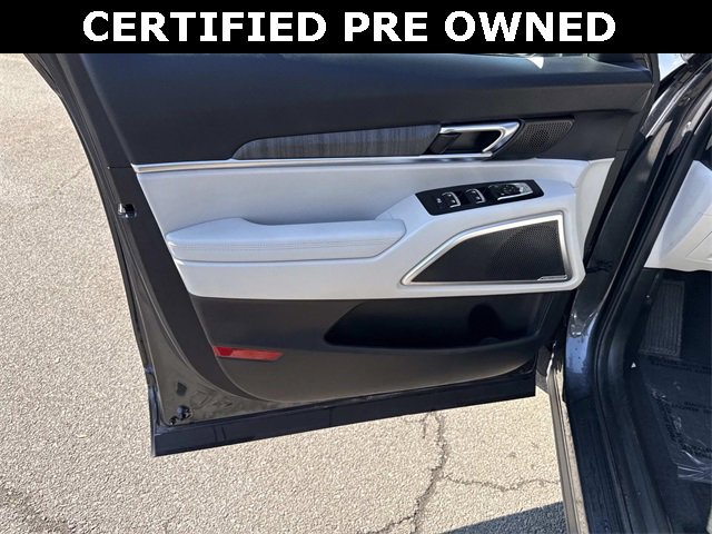 Used 2023 Kia Telluride EX w/ EX Captain's Chair Package image 13