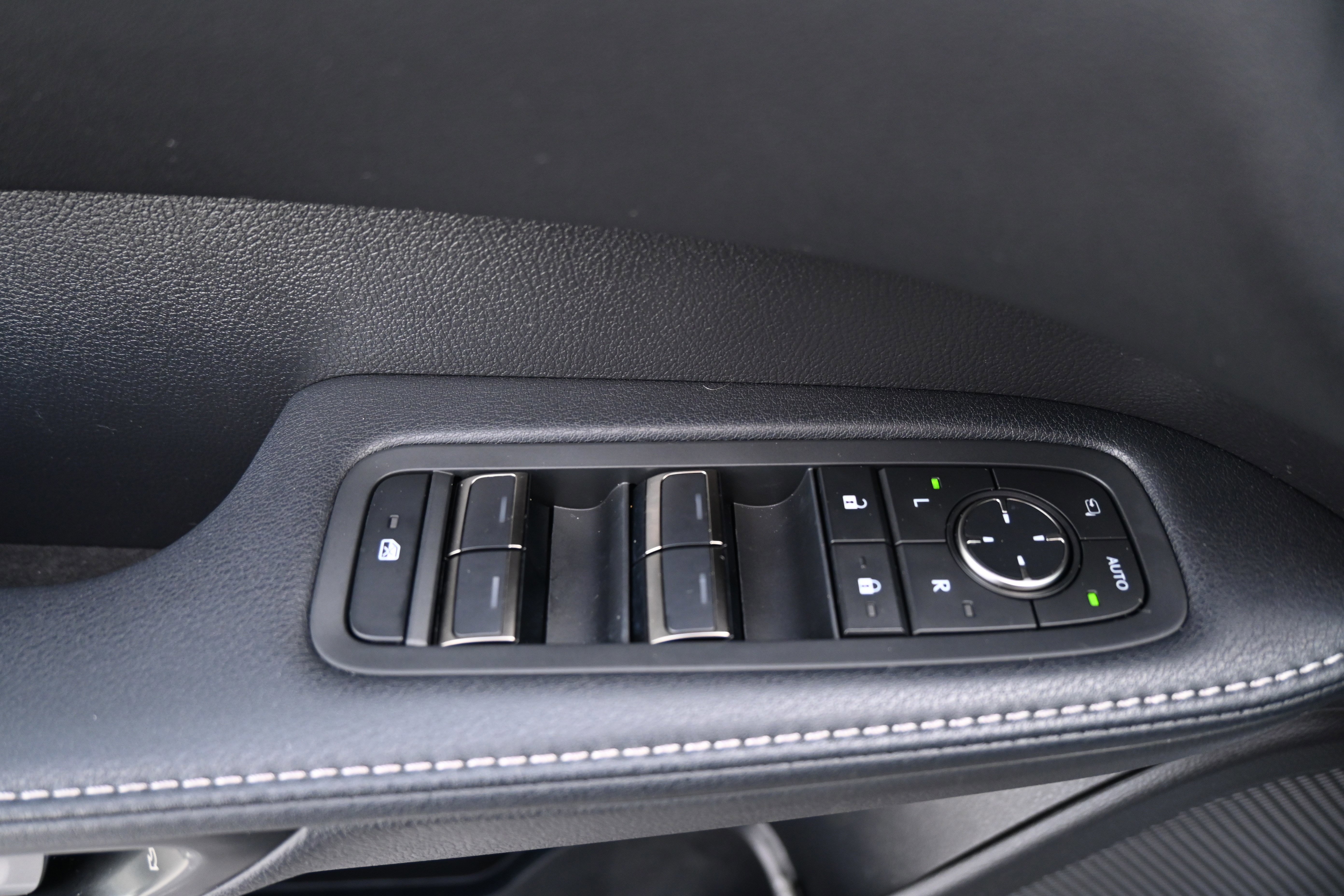 Used 2025 Lexus RX 350 Premium w/ Accessory Package (Z1) image 30