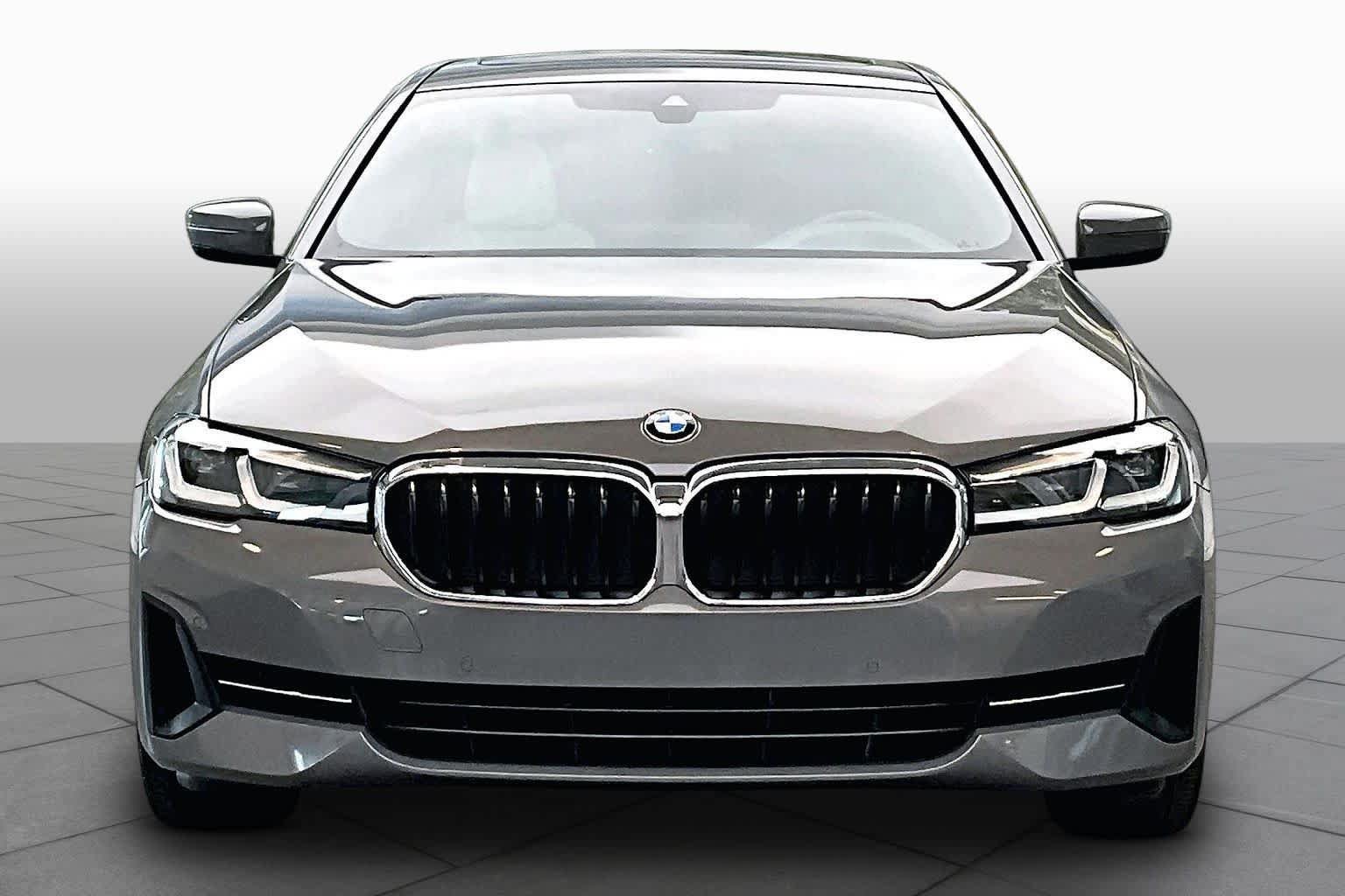 Used 2021 BMW 530i w/ Premium Package RWD image 3