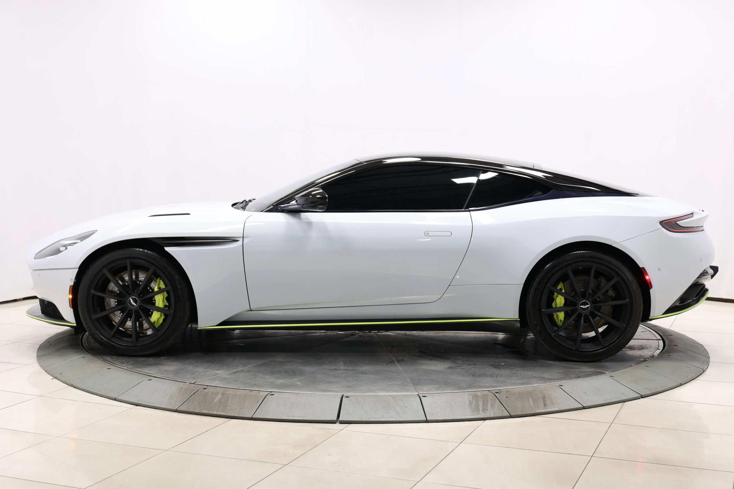 Used 2020 Aston Martin DB11 AMR image 9