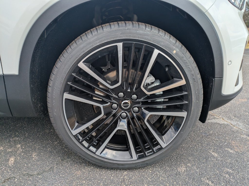 New 2026 Volvo XC40 B4 Plus w/ Climate Package FWD image 11