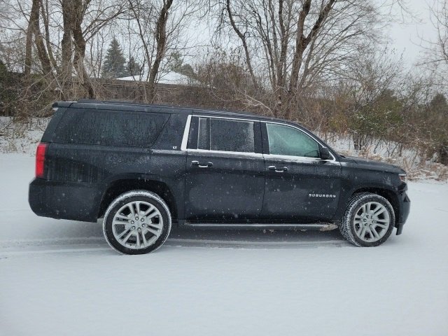 Used 2020 Chevrolet Suburban LT w/ Luxury Package image 12