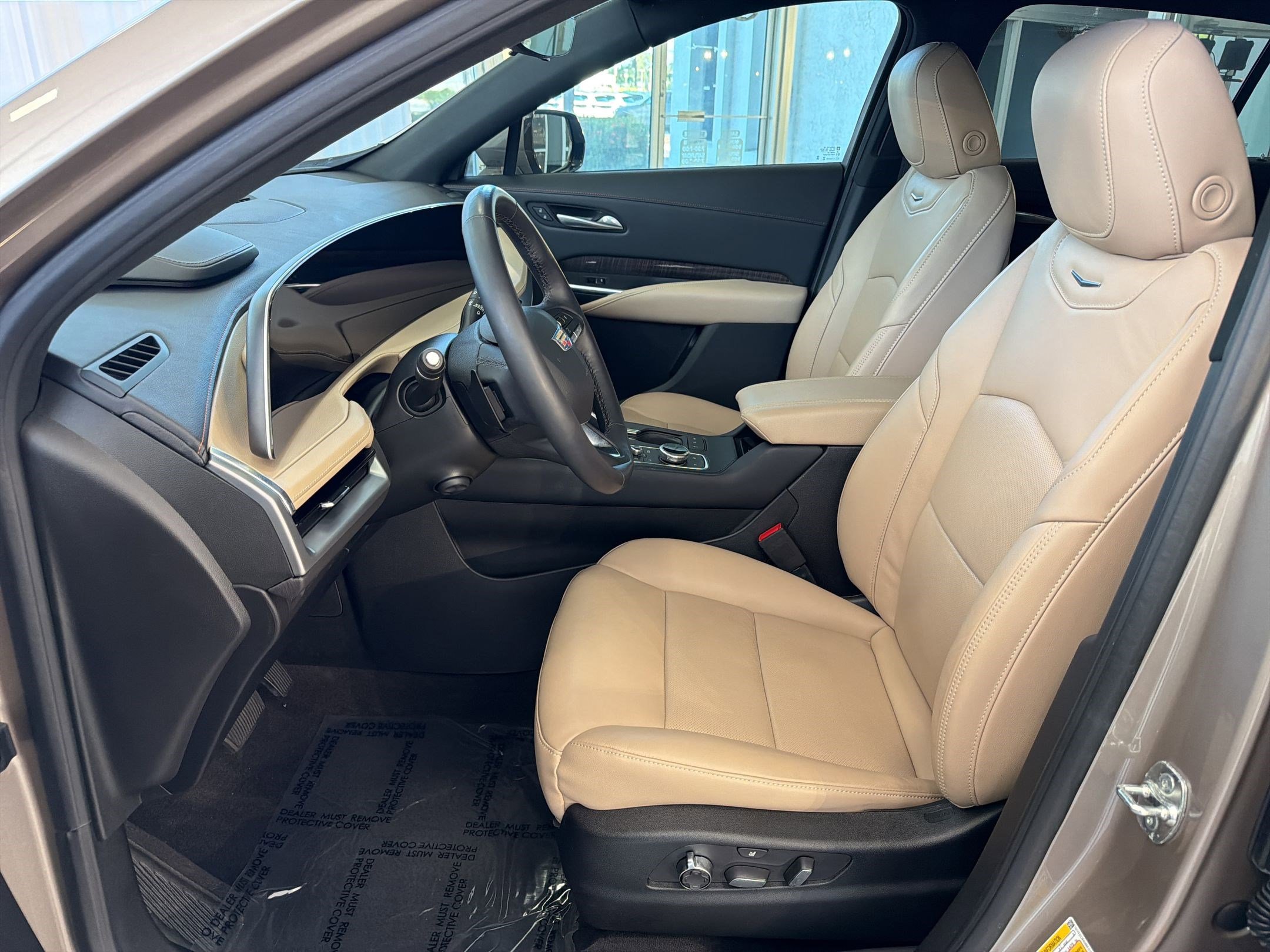 Used 2024 Cadillac XT4 Premium Luxury w/ Technology Package FWD image 5