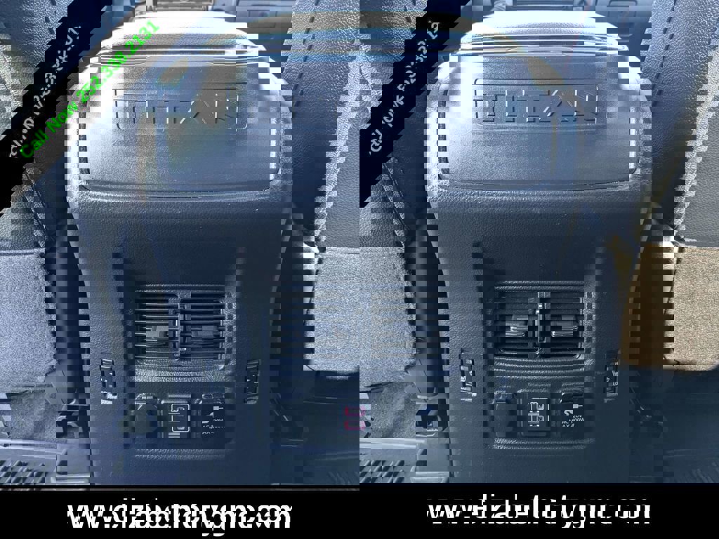 Used 2021 Nissan Titan PRO-4X w/ Pro-4x Convenience Package image 16