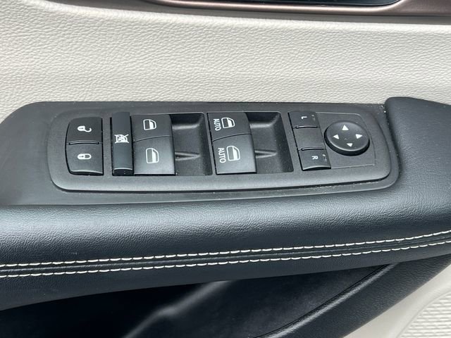 Used 2022 Chrysler Voyager LX FWD image 16