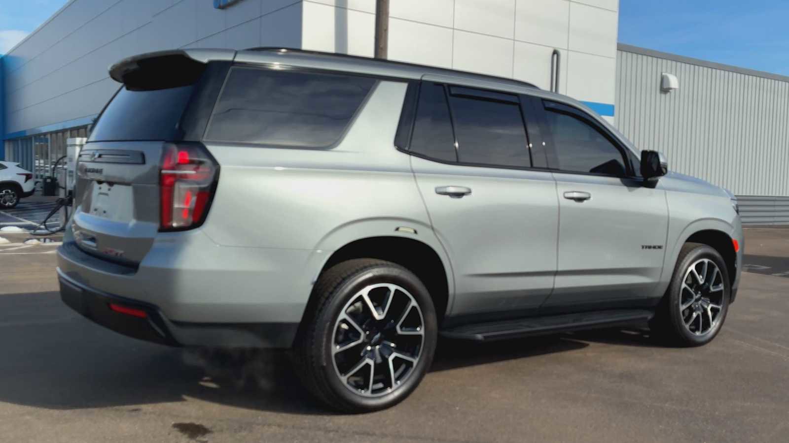 Used 2024 Chevrolet Tahoe RST w/ Luxury Package image 2