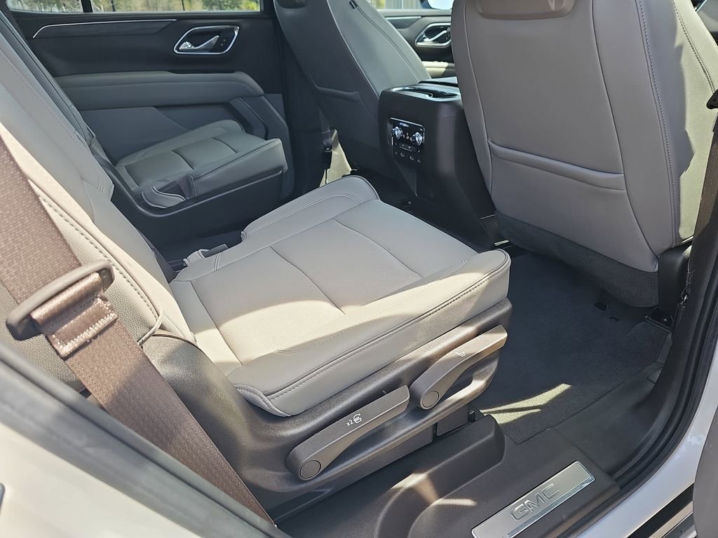 Used 2021 GMC Yukon SLT w/ SLT Luxury Plus Package image 14