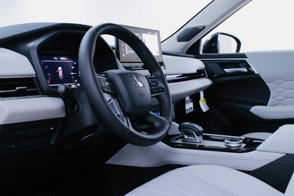New 2025 Mitsubishi Outlander AWD image 6