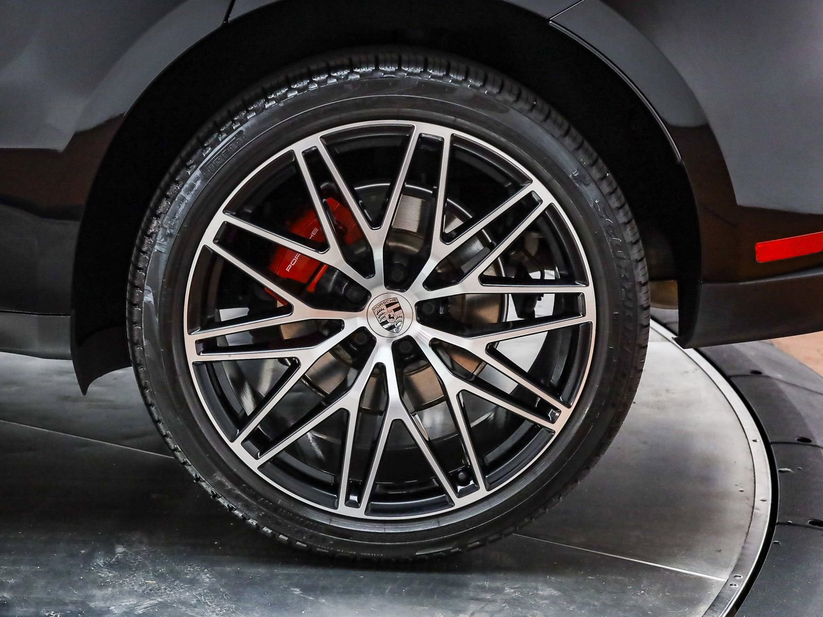 Certified 2025 Porsche Macan S AWD/4WD image 19