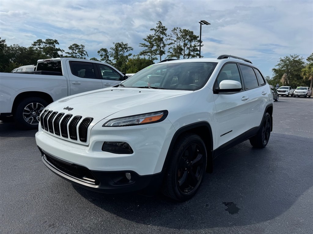 Used 2018 Jeep Cherokee Latitude w/ Altitude Package FWD image 4