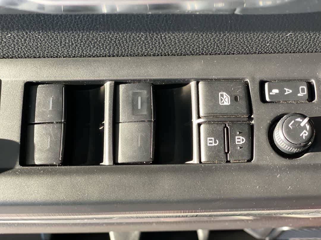 Used 2023 Toyota Tundra Platinum AWD/4WD image 16