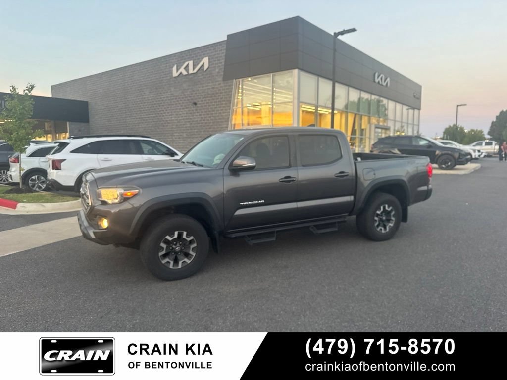 Used 2017 Toyota Tacoma TRD Off-Road w/ Premium & Technology Package AWD/4WD image 1