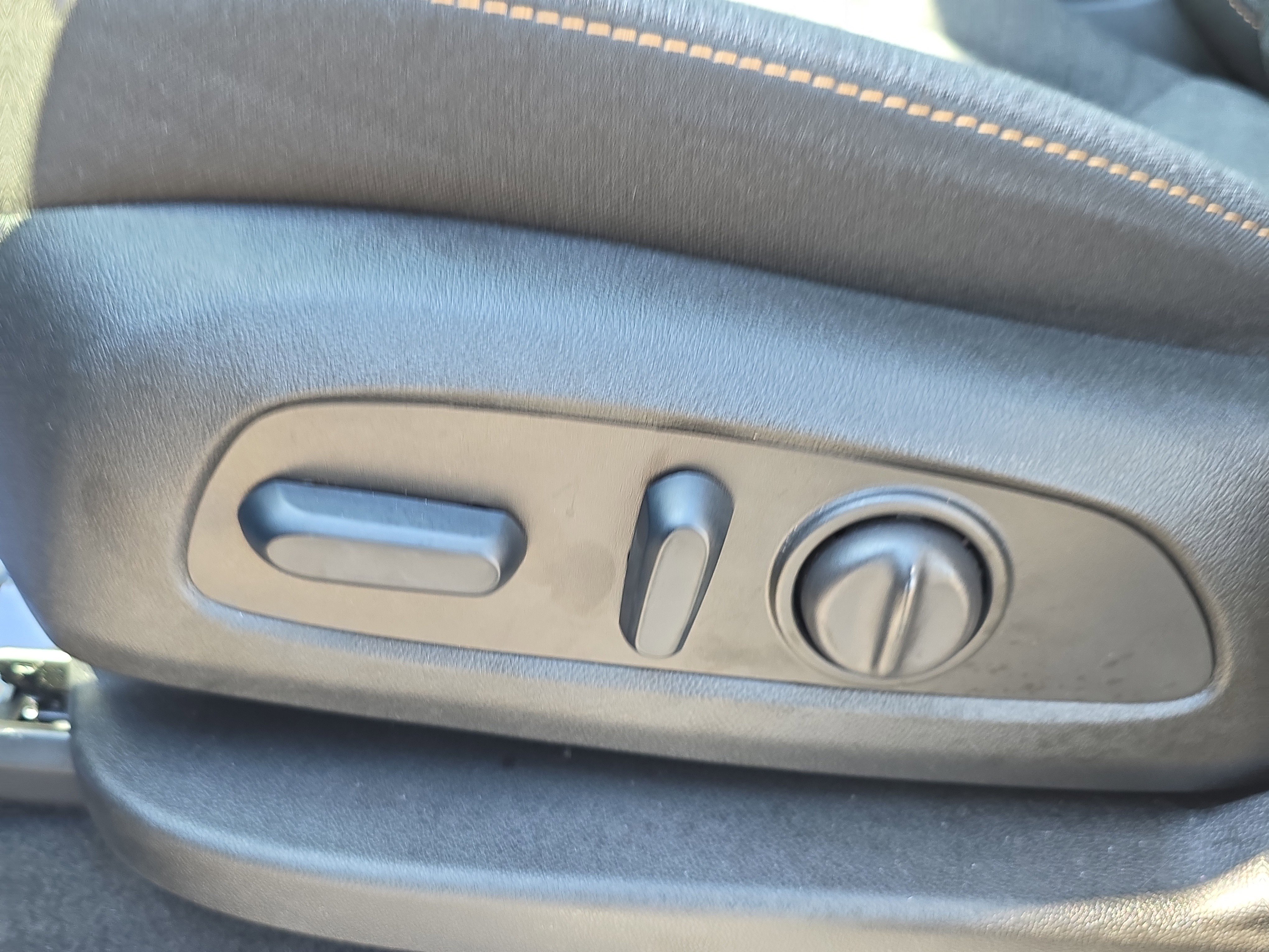 Used 2024 Chevrolet Equinox LT FWD image 24
