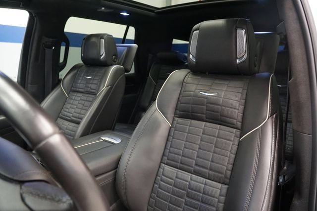 Used 2023 Cadillac Escalade Premium Luxury Platinum AWD/4WD image 16