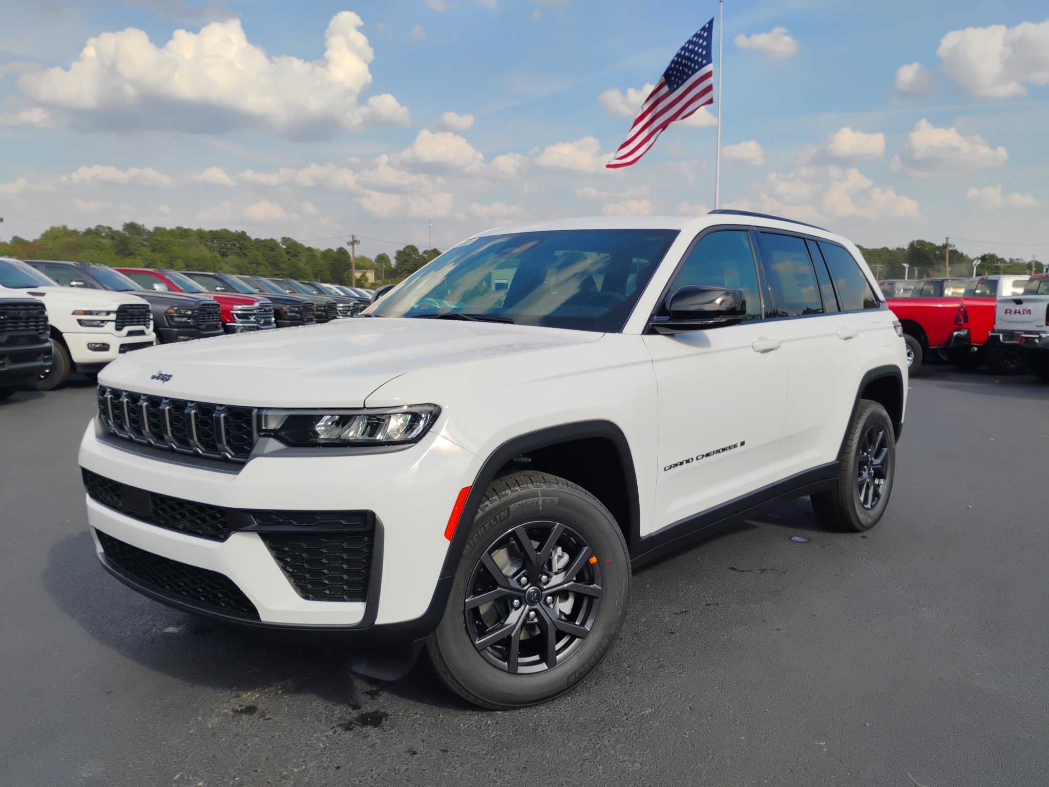 New 2027 Jeep Grand Cherokee Altitude AWD/4WD image 1