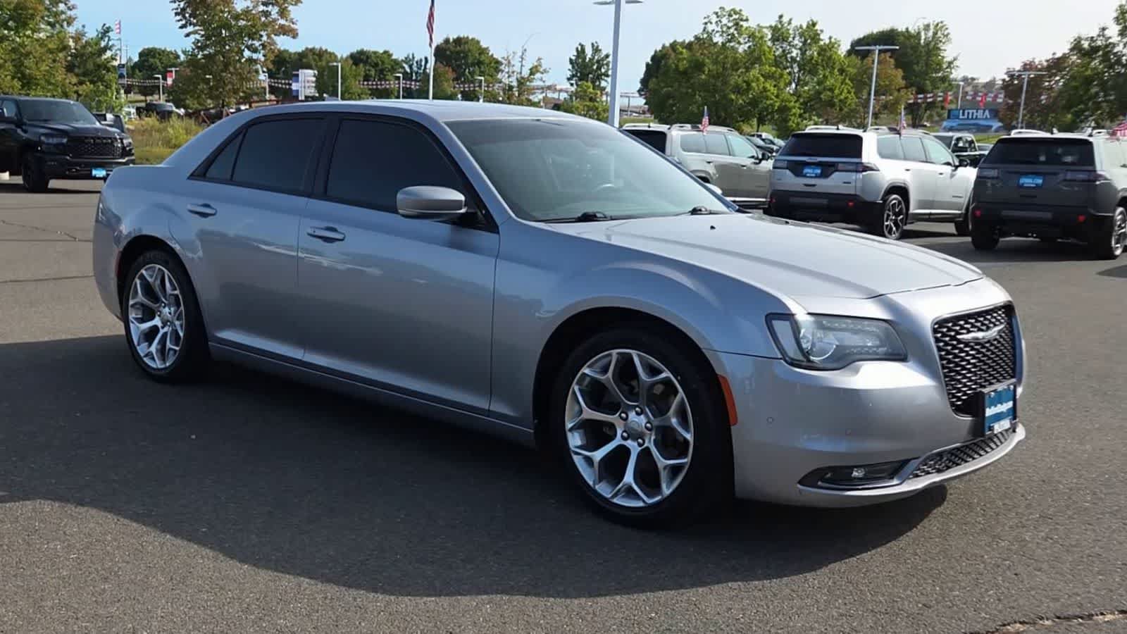 Used 2018 Chrysler 300 S w/ 300S Premium Group 2 RWD image 2