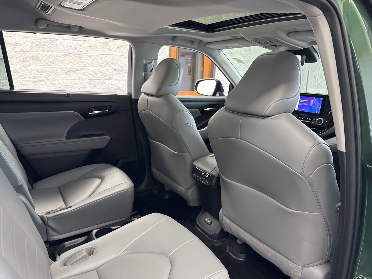 Used 2023 Toyota Highlander XLE image 46