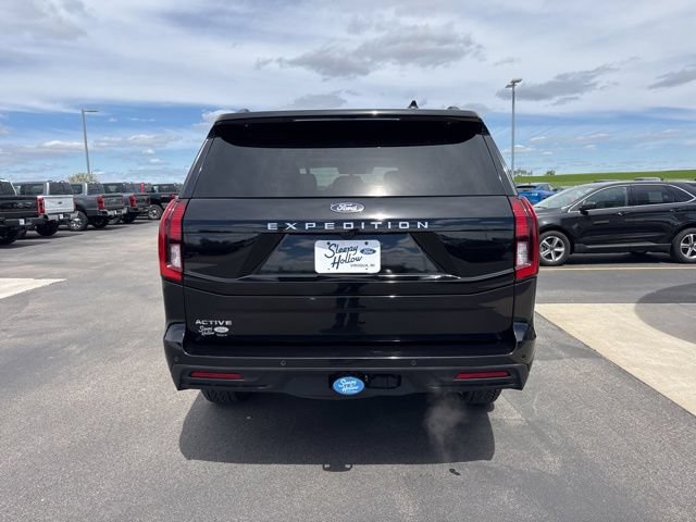 Used 2025 Ford Expedition Active AWD/4WD image 4