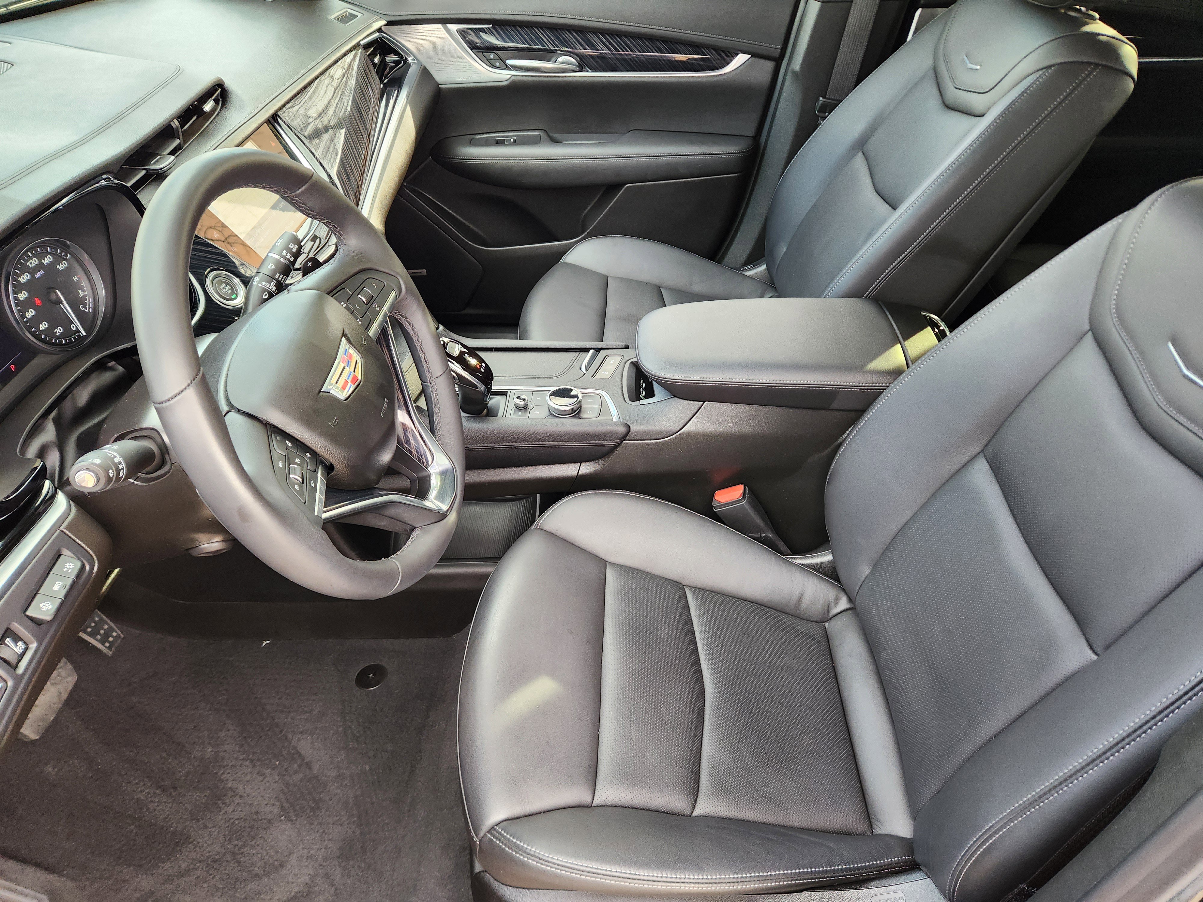 Used 2023 Cadillac XT6 Premium Luxury w/ Technology Package image 16