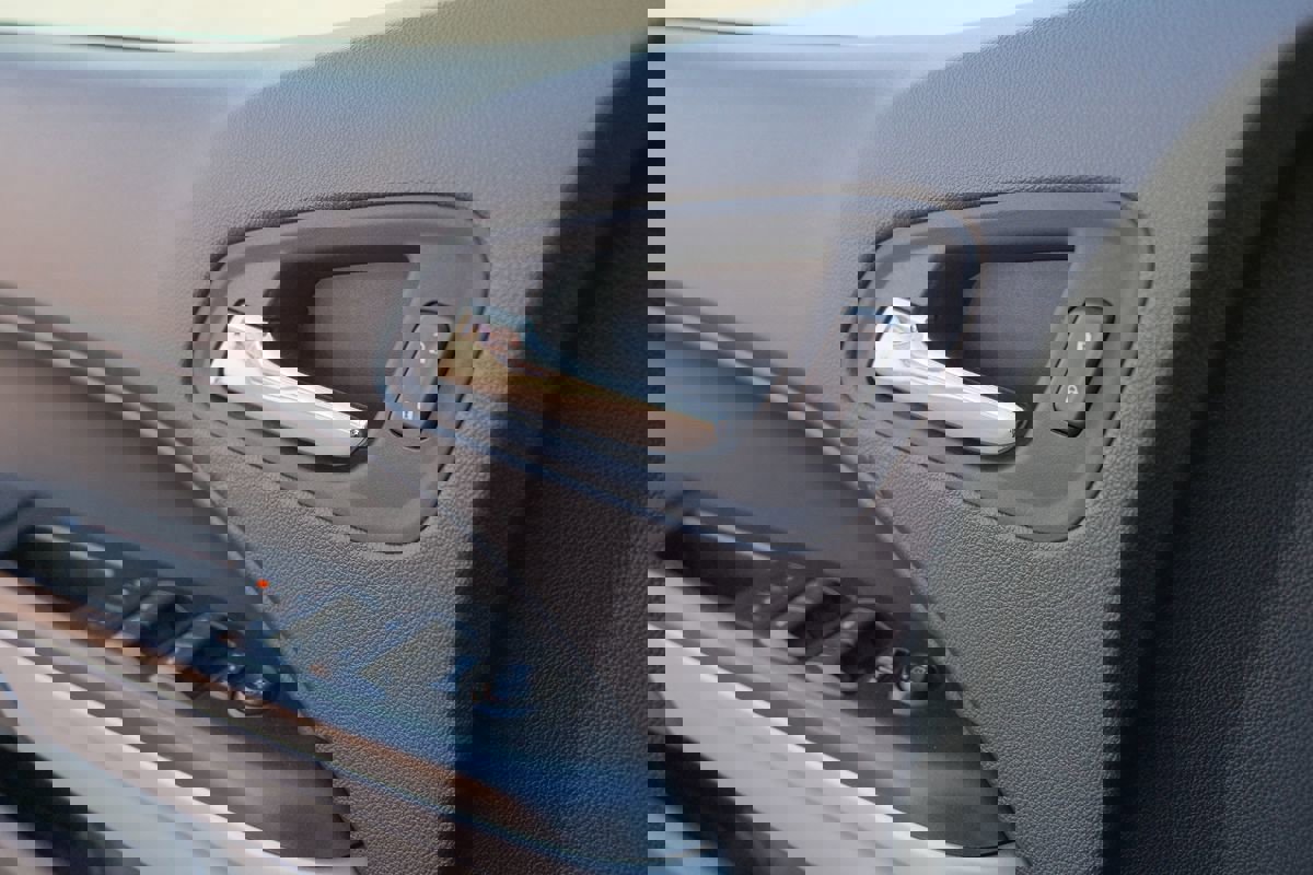 Used 2022 Chevrolet Colorado LT w/ Safety Package image 11