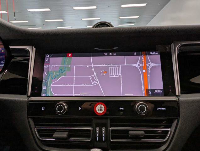 Used 2024 Porsche Macan AWD/4WD image 31