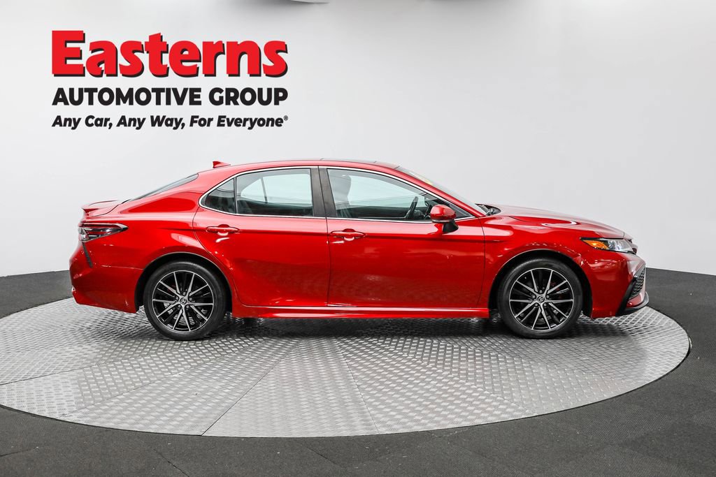 Used 2021 Toyota Camry SE w/ Cold Weather Package image 4