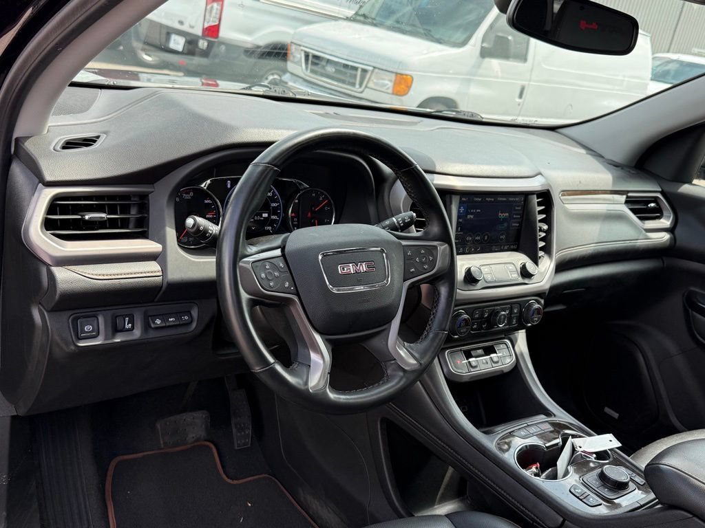 Used 2023 GMC Acadia AT4 w/ Technology Package AWD/4WD image 4