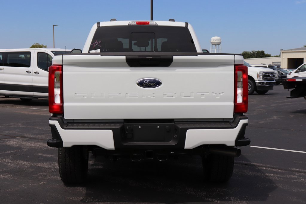 New 2026 Ford F350 4x4 Crew Cab Super Duty image 13