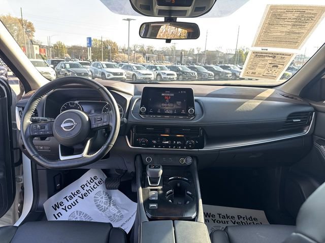 Used 2022 Nissan Rogue SV w/ SV Premium Package image 11