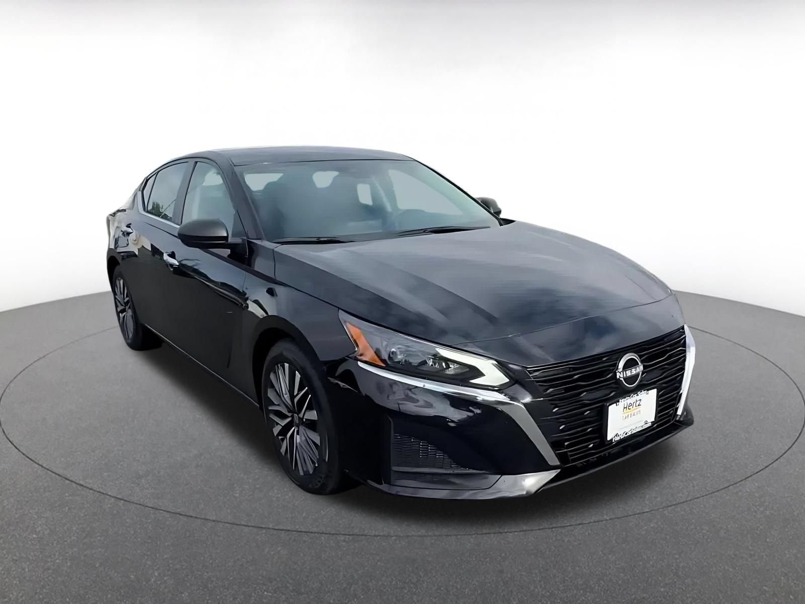 Used 2025 Nissan Altima 2.5 SV FWD image 3