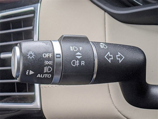 Used 2017 Land Rover Discovery HSE image 29