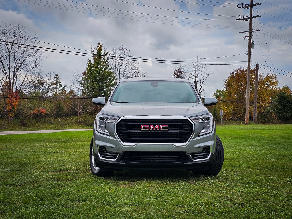 Used 2024 GMC Terrain SLE w/ Driver Convenience Package AWD/4WD image 9