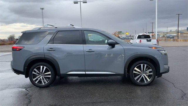 Used 2025 Nissan Pathfinder Platinum image 2