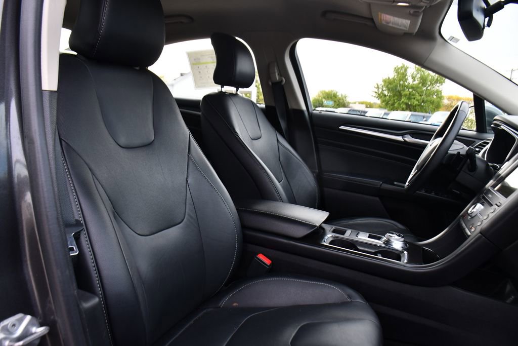 Used 2018 Ford Fusion Titanium FWD image 10