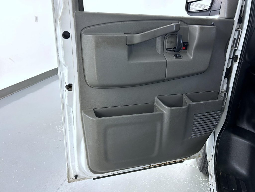 Used 2019 Chevrolet Express 2500 w/ Driver Convenience Package RWD image 9