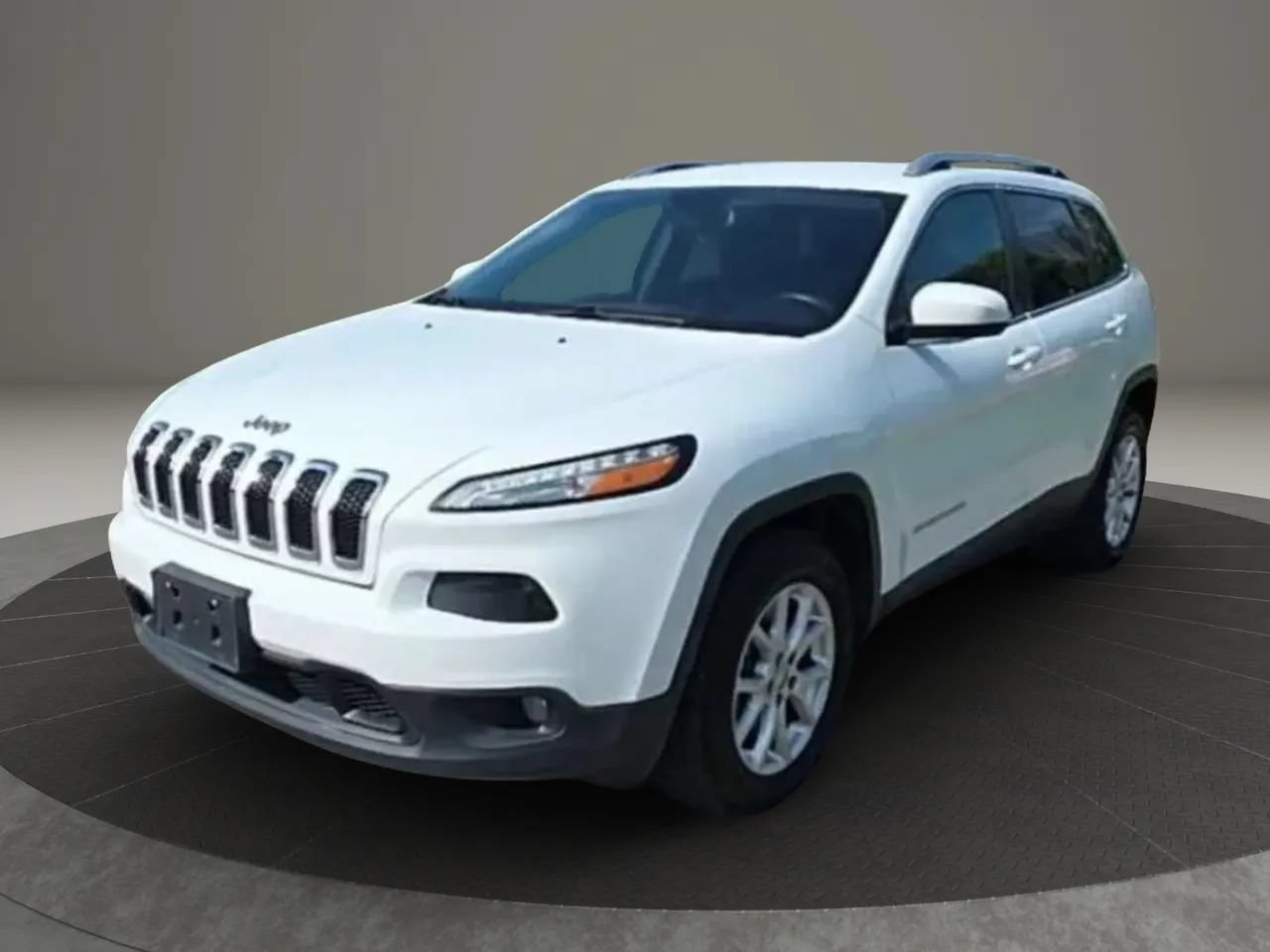 Used 2018 Jeep Cherokee Latitude w/ Safety Group AWD/4WD image 3