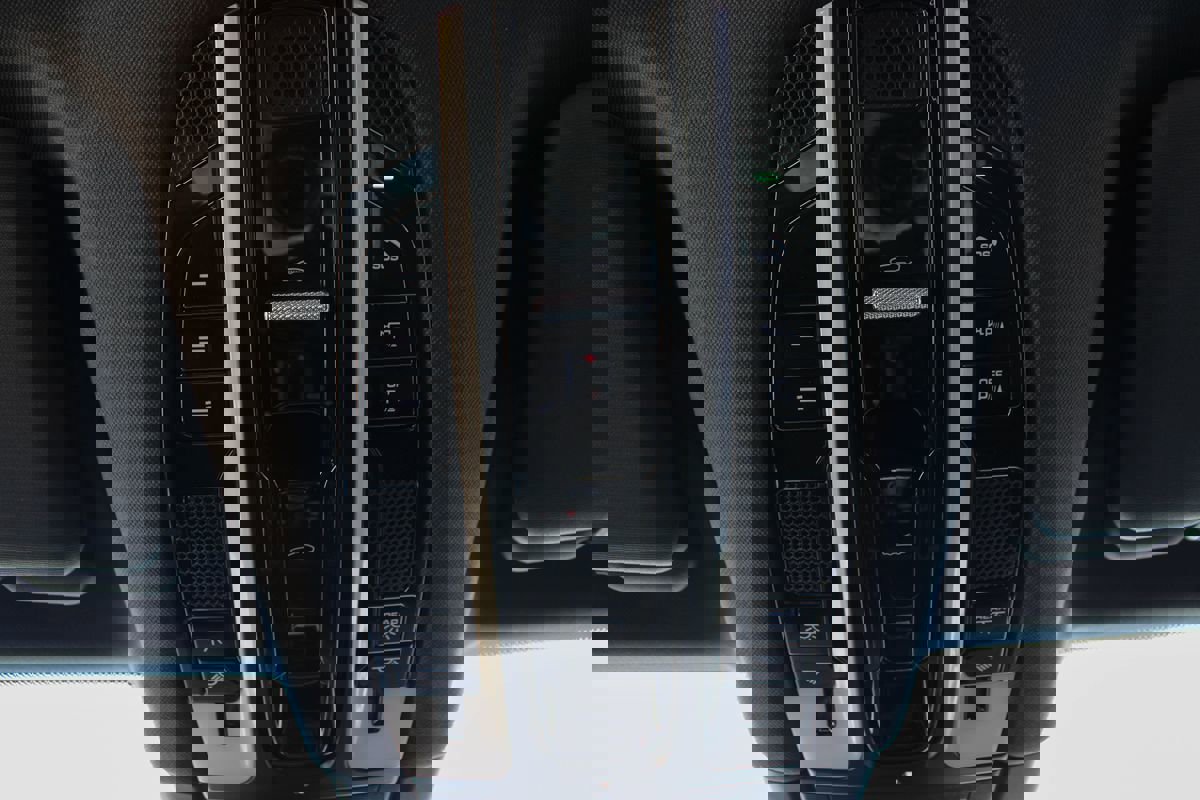 Used 2023 Porsche Cayenne Platinum Edition image 49