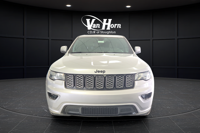 Used 2017 Jeep Grand Cherokee Altitude AWD/4WD image 2
