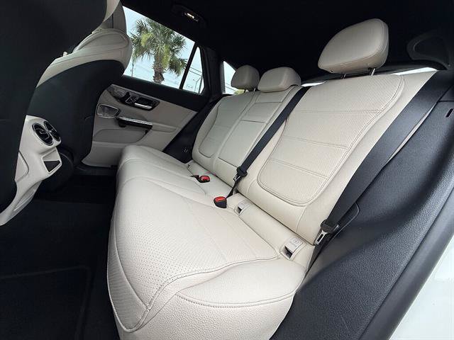 Used 2025 Mercedes-Benz GLC 300 image 11