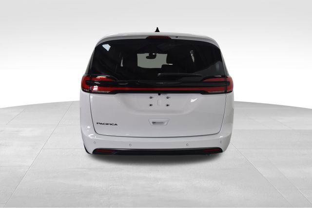 New 2026 Chrysler Pacifica Select image 6