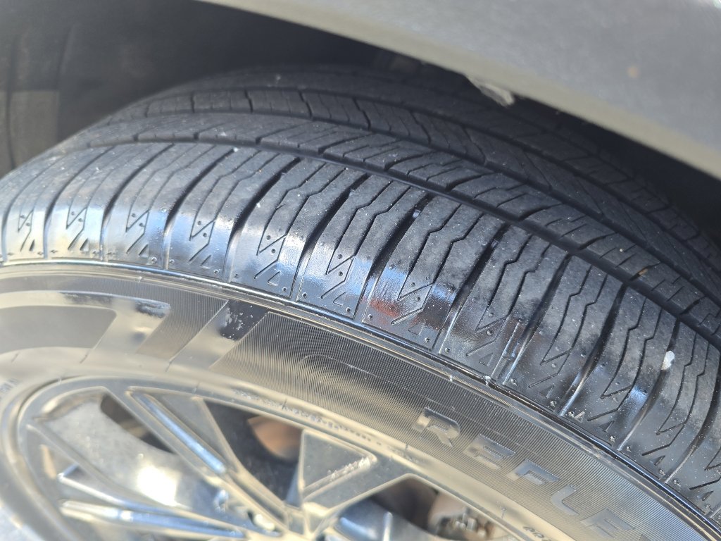 Used 2020 Ford Explorer XLT w/ Equipment Group 202A AWD/4WD image 36