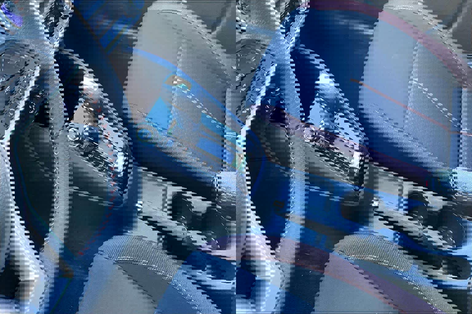 Used 2022 Nissan Versa SR w/ Trunk Package image 15