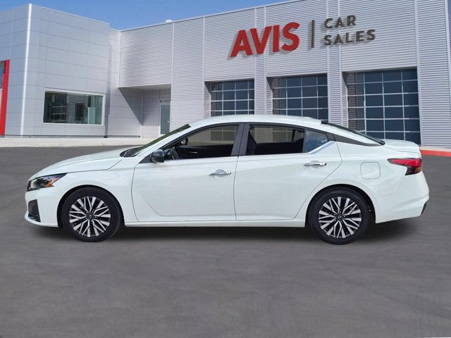 Used 2025 Nissan Altima 2.5 SV FWD image 10
