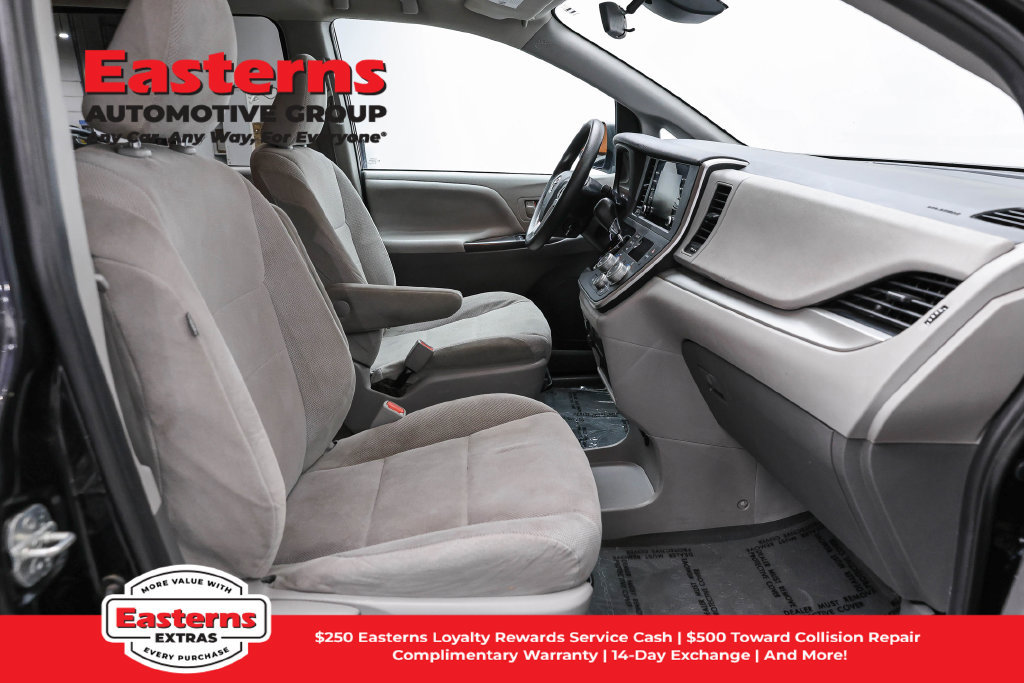 Used 2020 Toyota Sienna L FWD image 23