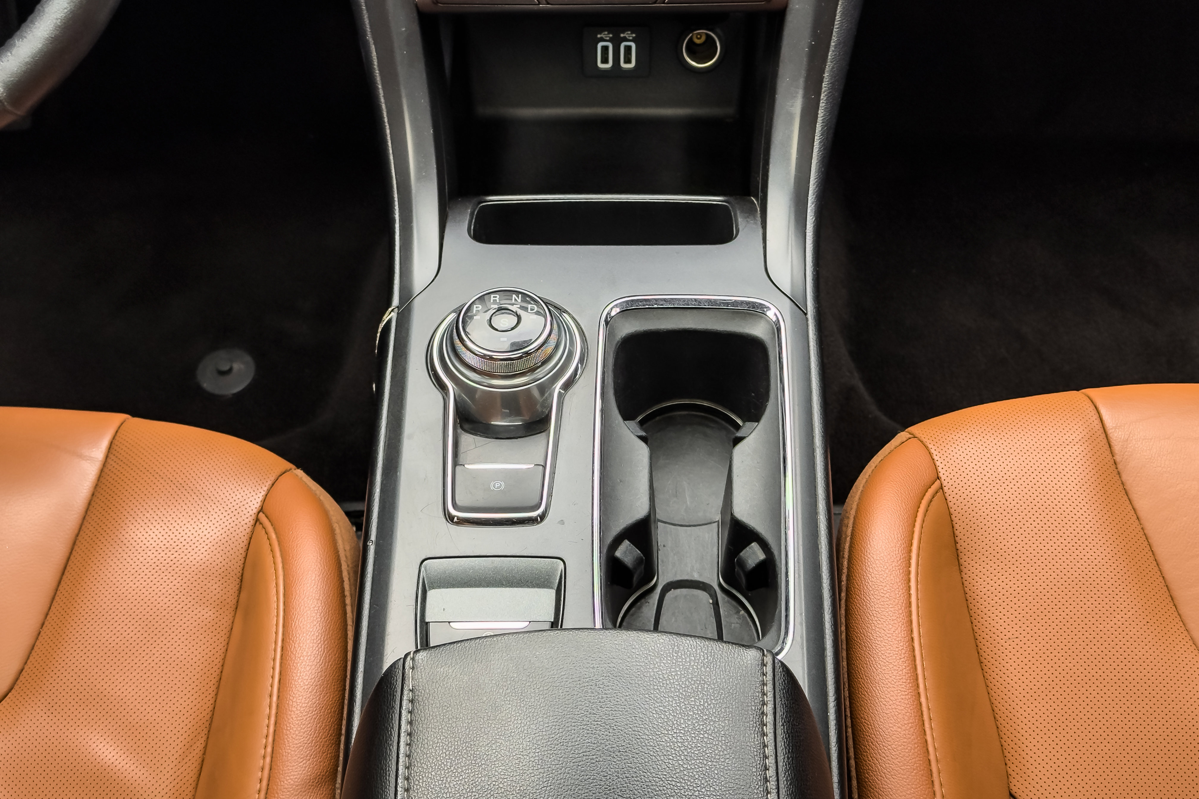 Used 2020 Ford Fusion Titanium image 12