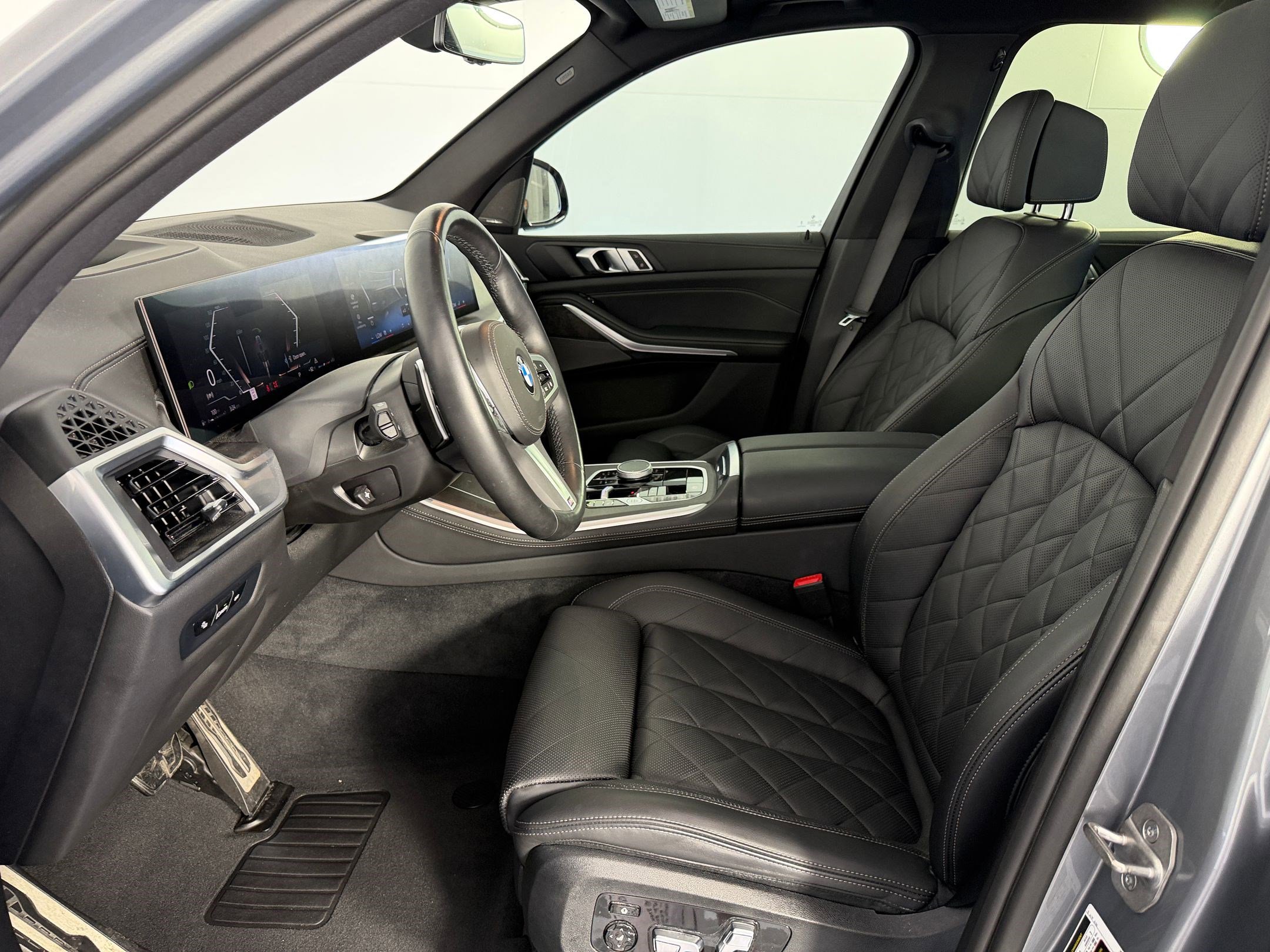 Used 2024 BMW X5 xDrive40i w/ M Sport Package AWD/4WD image 5