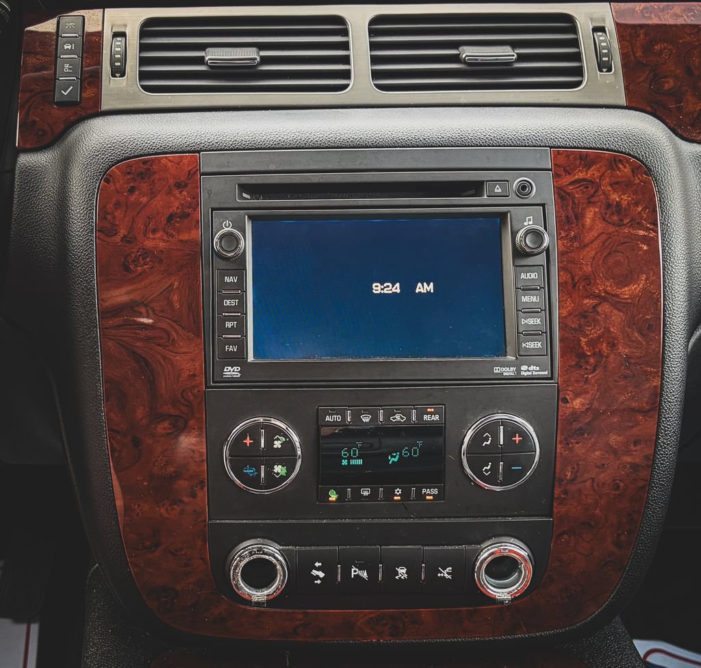 Used 2011 Chevrolet Suburban LTZ AWD/4WD image 17